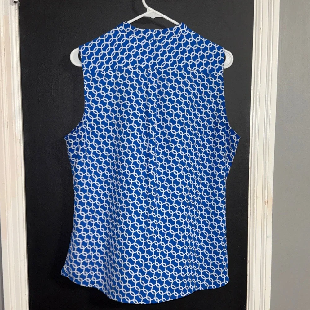 3/$14 Banana Republic Chain Link Sleeveless Button Front Top Size: L - Picture 2 of 5